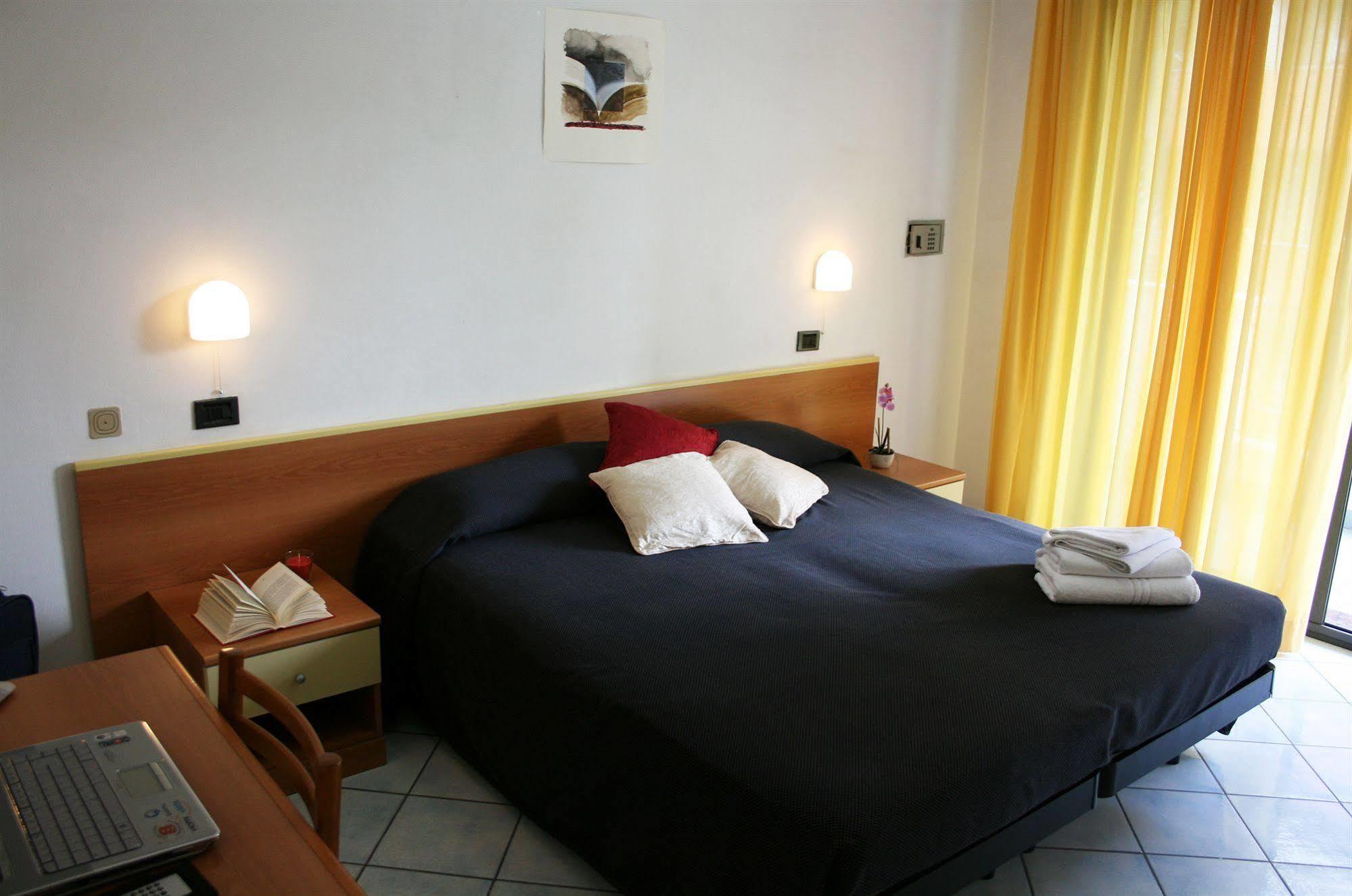 Residence Villa Dei Pini Rimini Zewnętrze zdjęcie